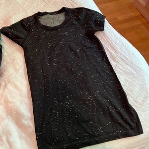 Speckled black lululemon shirt